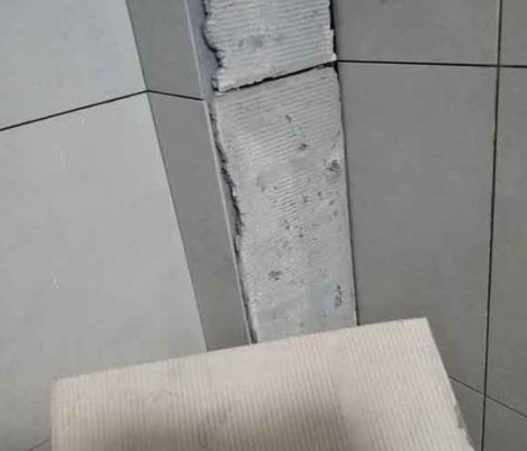 柯坪瓷砖空鼓维修公司分享下厨房瓷砖脱落的补救措施。